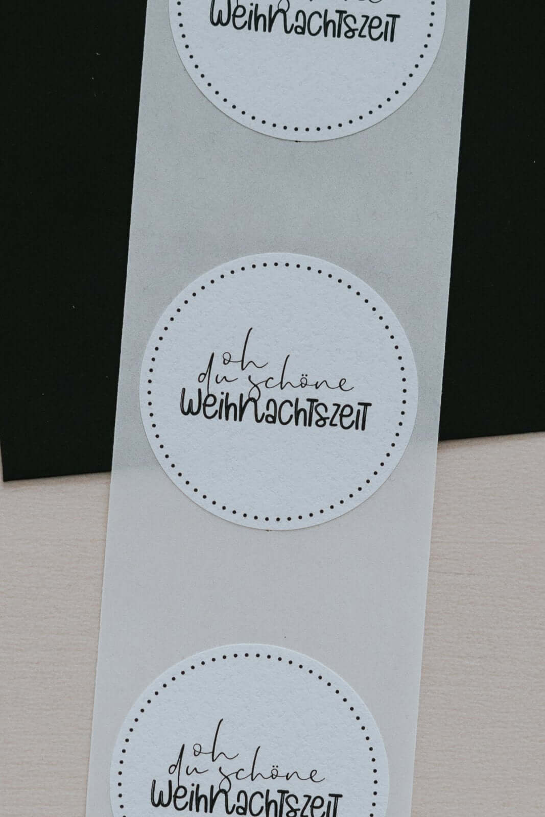 Aufkleber mit Spruch oder Motiv Weihnachtszeit in schwarz weiss