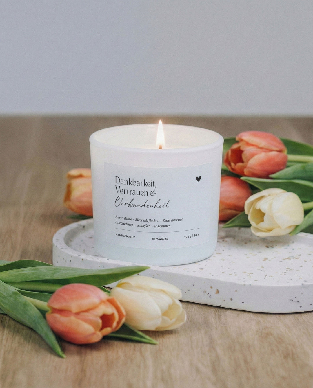 Duftkerze mit salziger Brise und frischer Minze – erinnert an Freiheit und Sonne