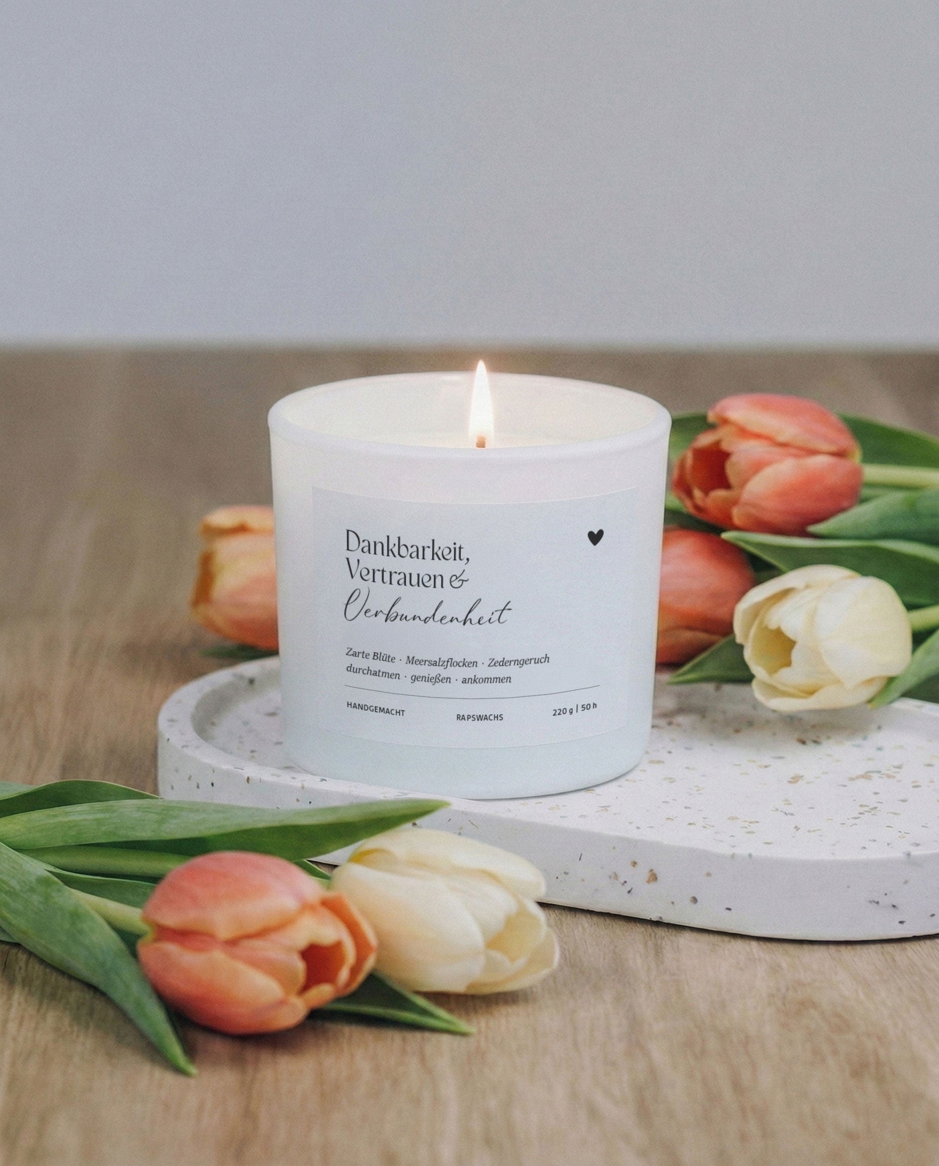 Duftkerze mit salziger Brise und frischer Minze – erinnert an Freiheit und Sonne