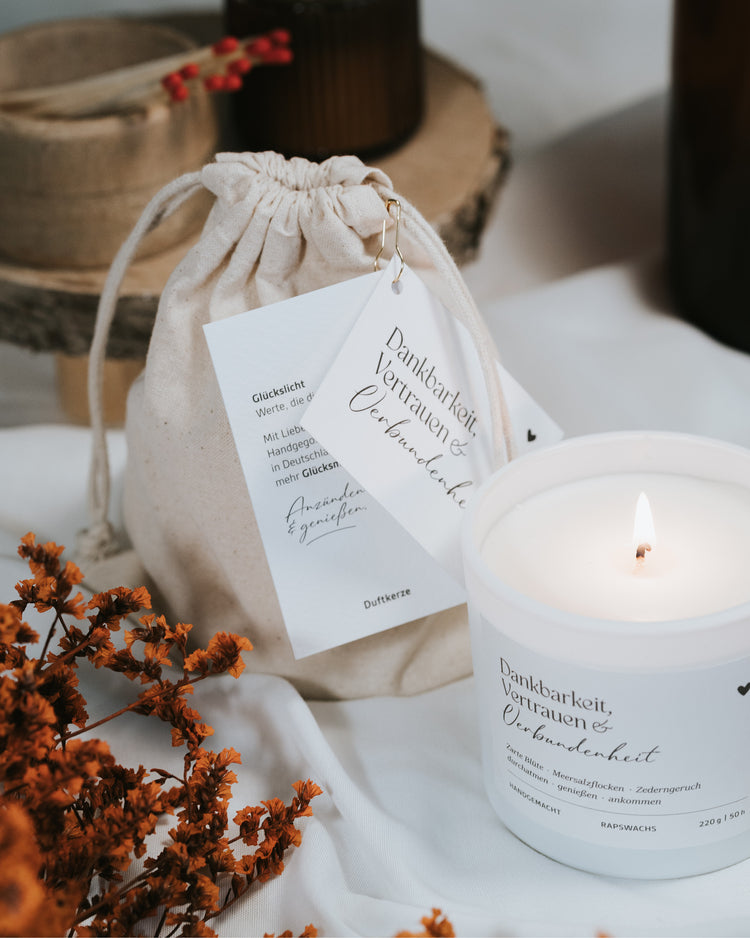 Duftkerze mit Meersalz und Zedernholz – schafft Atmosphäre voller Nähe und Wärme