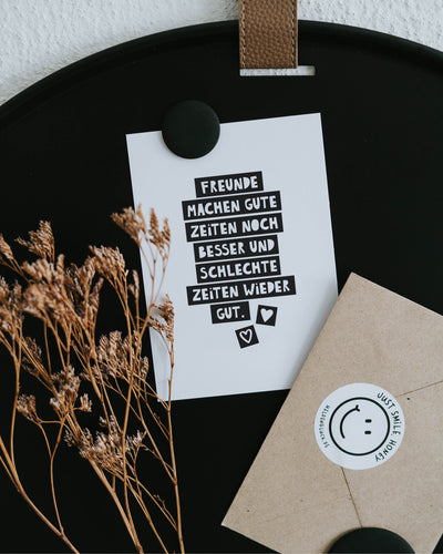 Freundschafts-Postkarte von Heldenglück – schlicht, modern und voller Bedeutung.