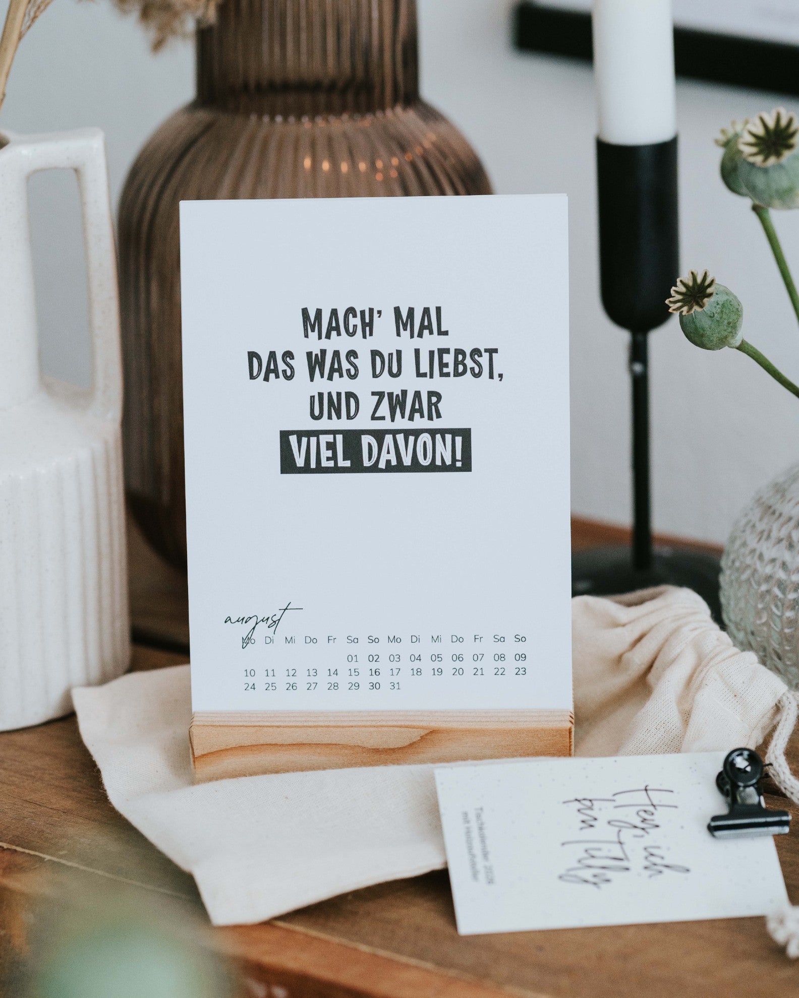 Heldenglück Tischkalender auf Schreibtisch – Geschenkidee Kollegin