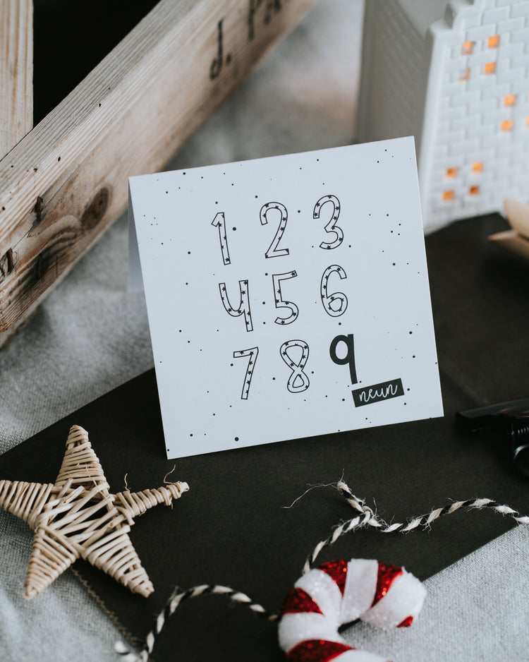 Minimalistisches Kartenset mit Zahlen 1–24 – liebevoll illustriert für den eigenen Adventskalender