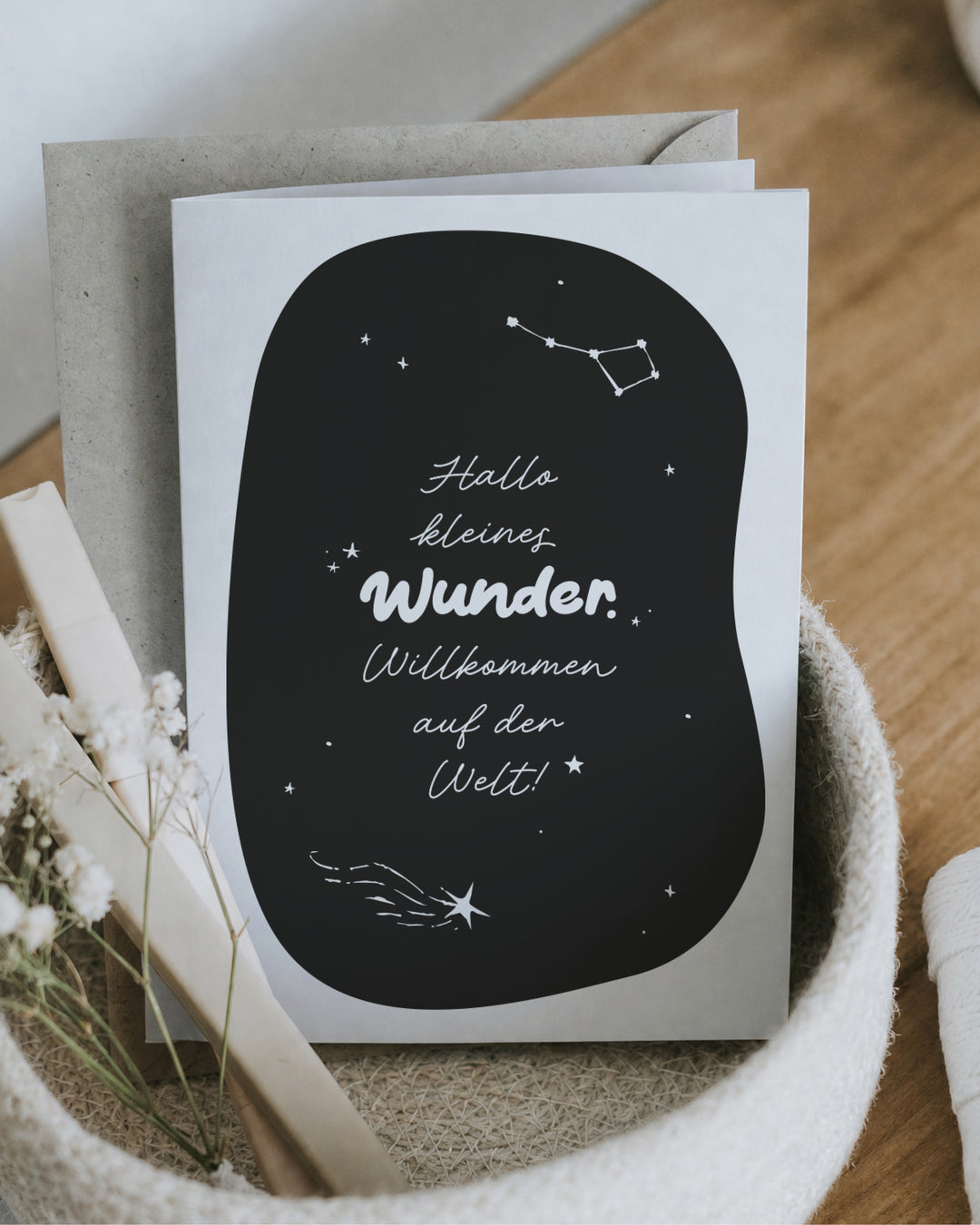 Klappkarte „Hallo kleines Wunder“ von Heldenglück in Nahaufnahme – feiner Sternenhimmel auf kräftigem Papier mit 300 g/m²