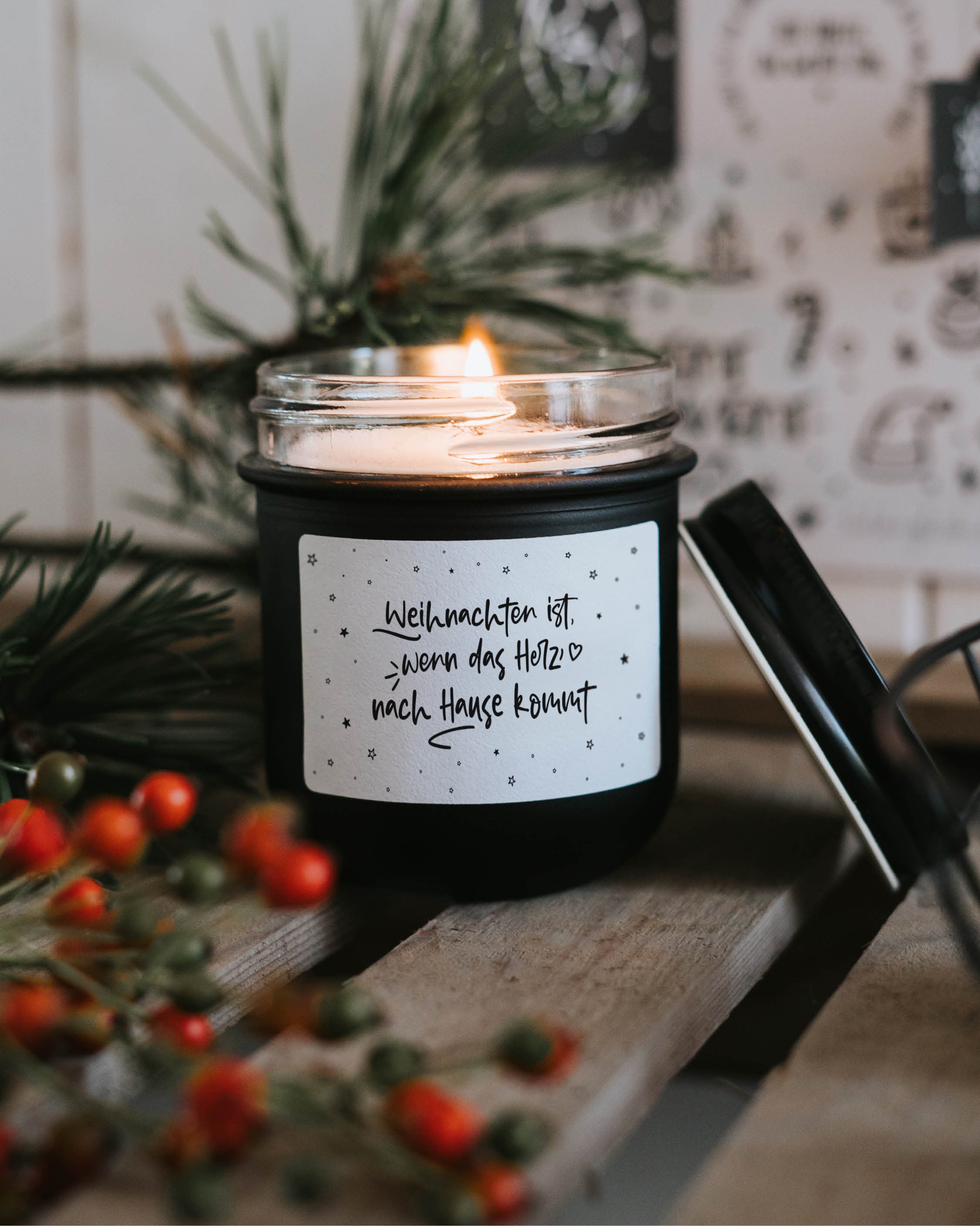 Lieblingsstück in der Adventszeit – Kerze mit zarter Flamme und Worten, die berühren.