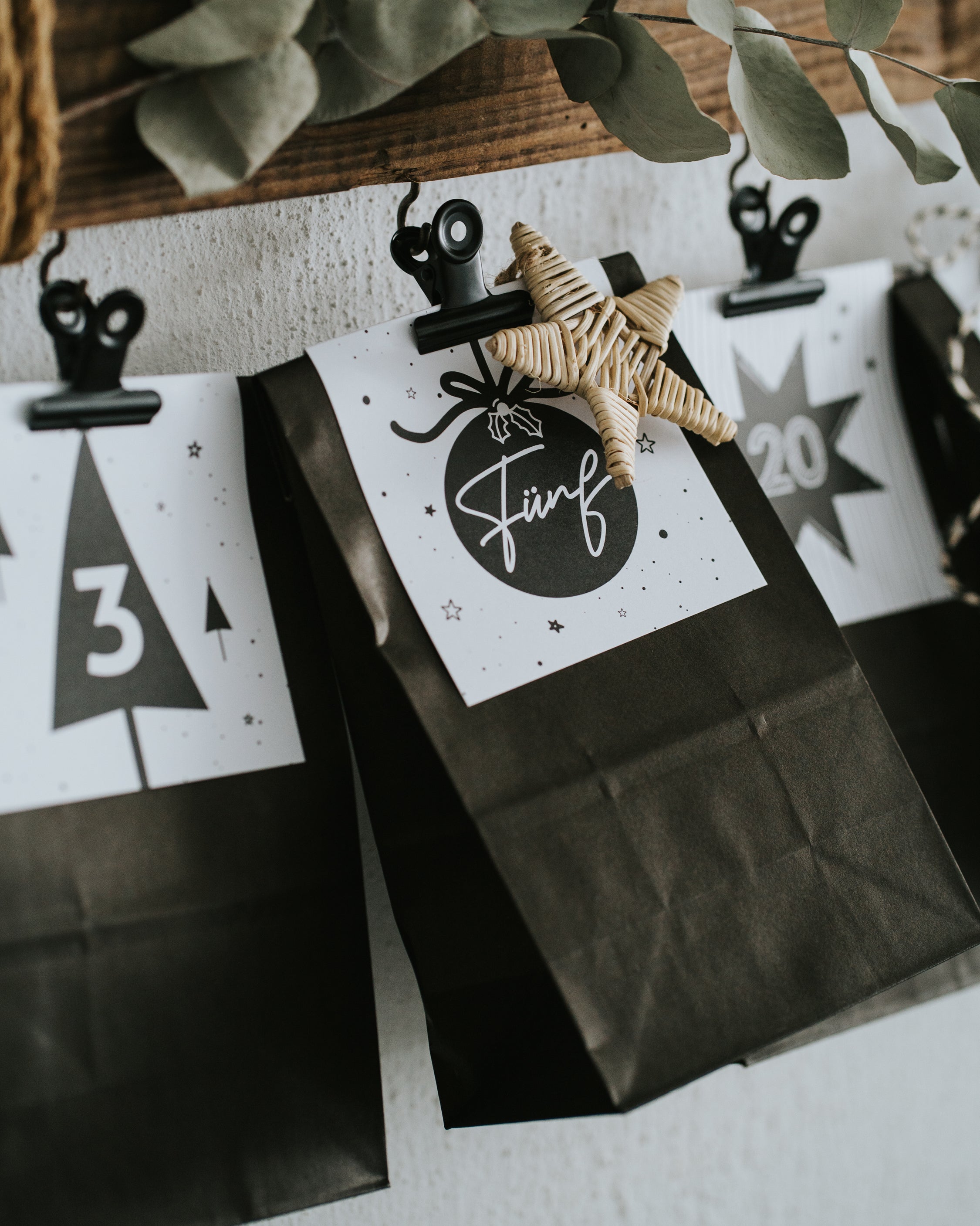 Nachhaltiger Kalender – hochwertig verarbeitet, plastikfrei und jedes Jahr neu befüllbar.