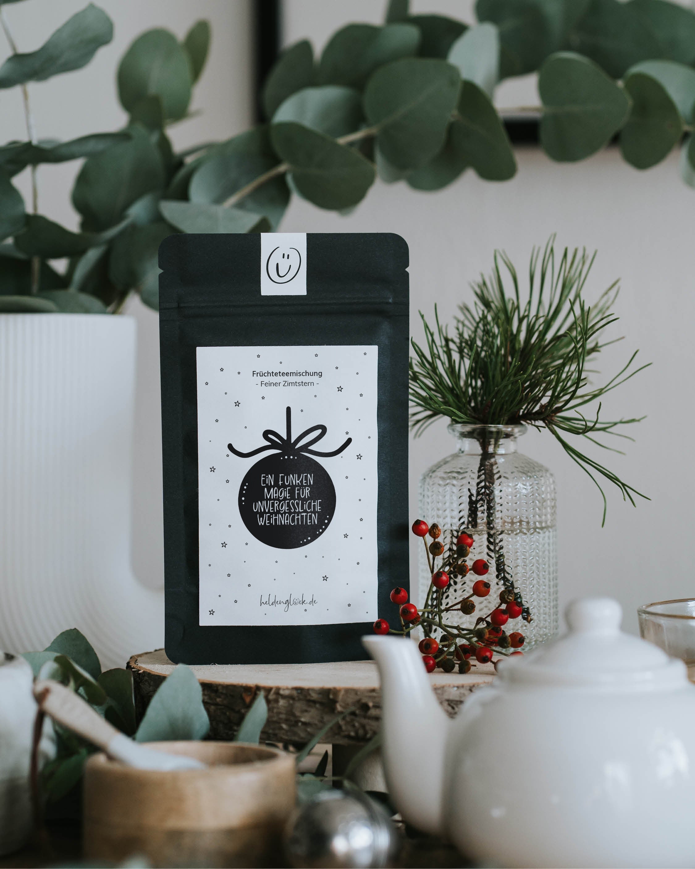 Nachhaltig abgefüllter Weihnachtstee mit feinen Gewürzen und Fruchtstücken