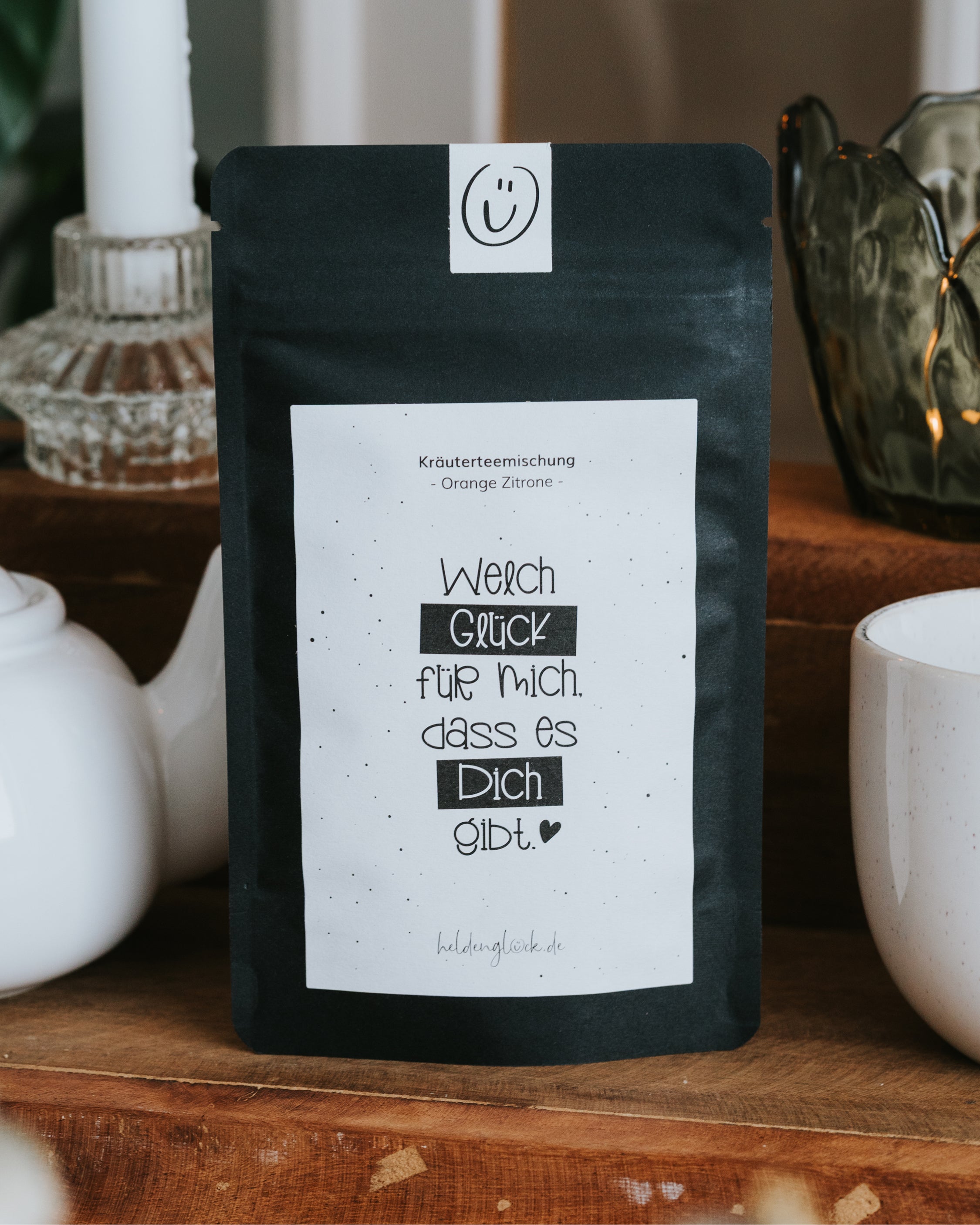 Kräutertee „Orange Zitrone“ mit dem Spruch „Welch Glück für mich, dass es Dich gibt“ – fruchtig, sanft und herzlich