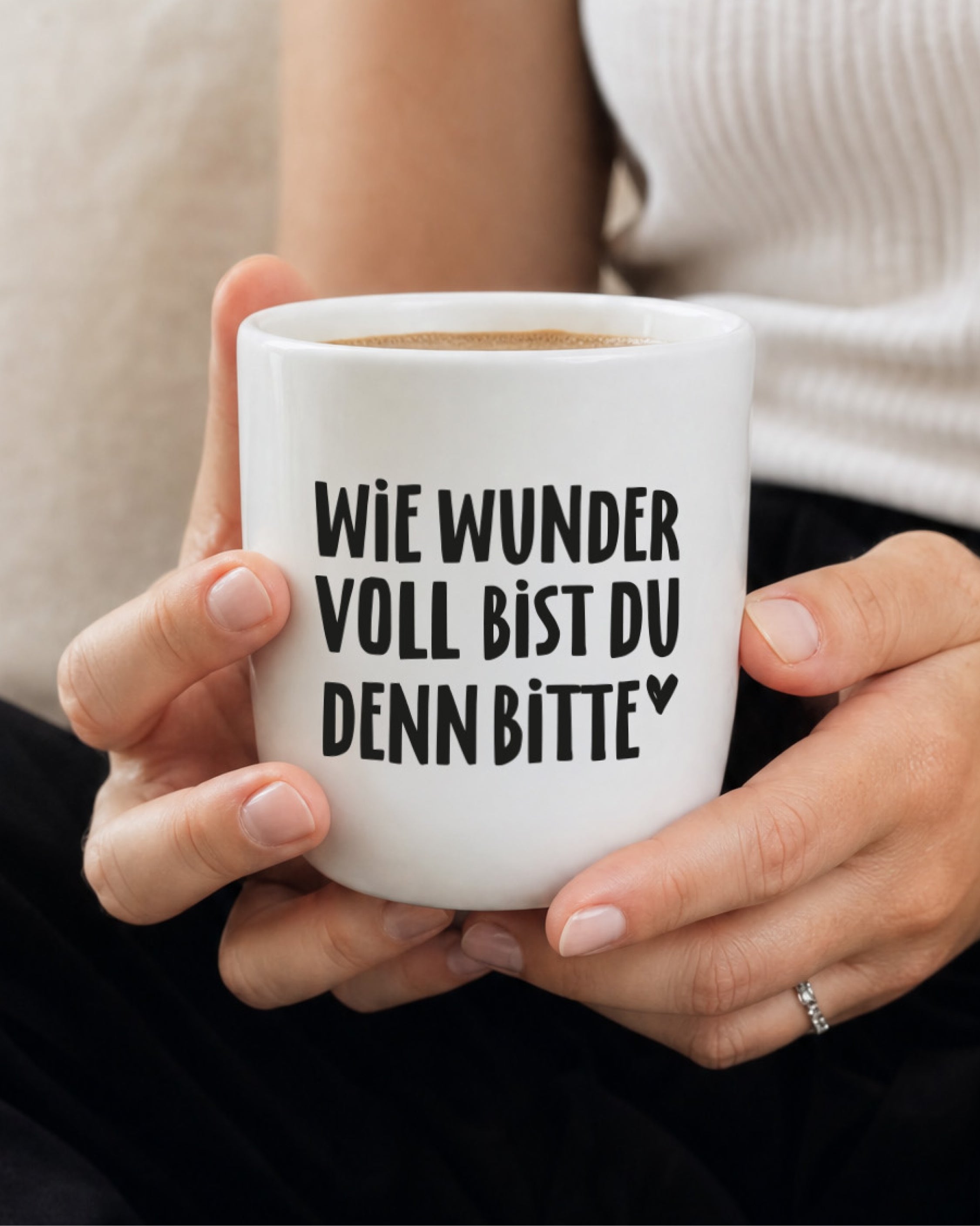 Porzellanbecher mit Spruch „Wie wundervoll bist du denn bitte
