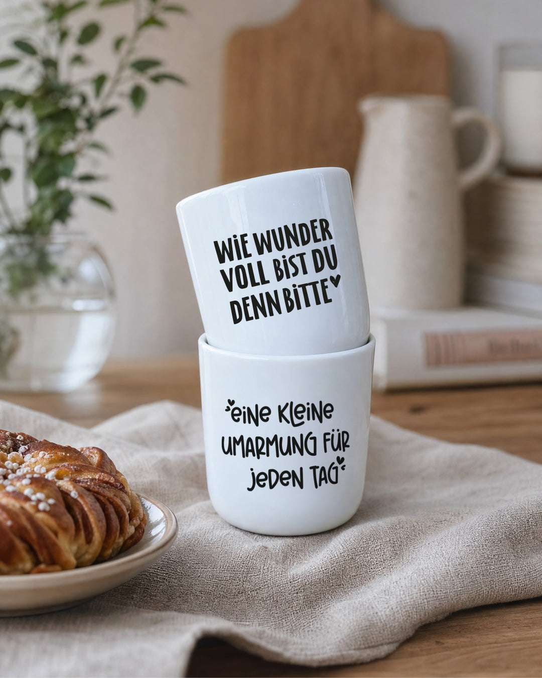 Minimalistischer Porzellanbecher mit persönlicher Botschaft