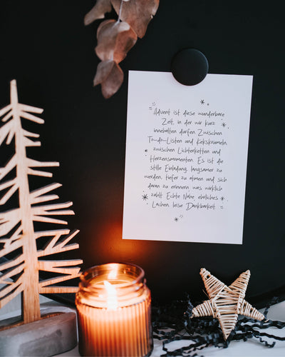 Postkarte mit Spruch „Zeit zum Innehalten & Durchatmen“ – liebevoller Adventsgruß voller Ruhe und Wärme.