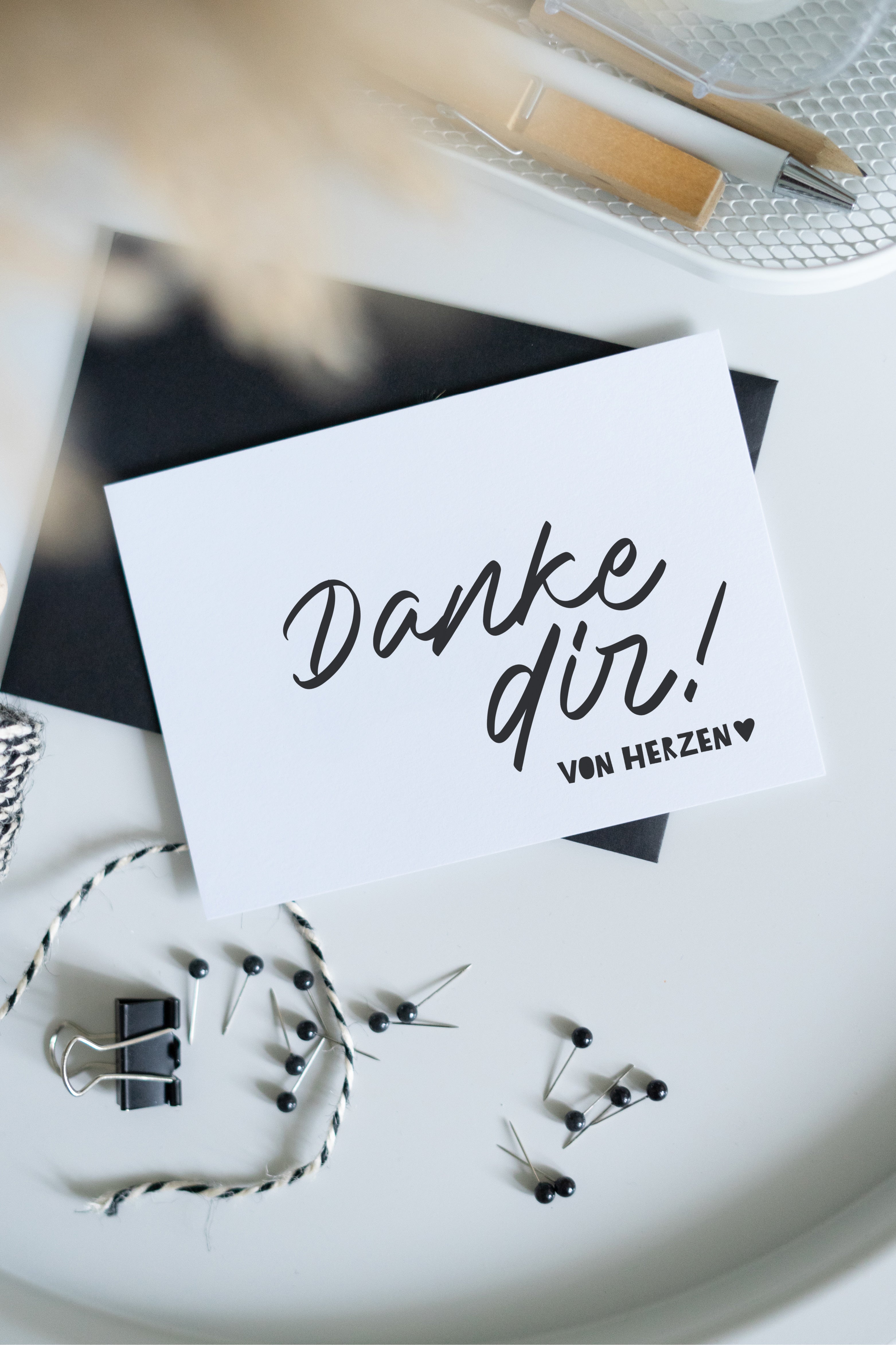 Zarte Postkarte mit ehrlichem Dankesspruch – liebevolle Aufmerksamkeit für Freundinnen oder Kolleginnen.