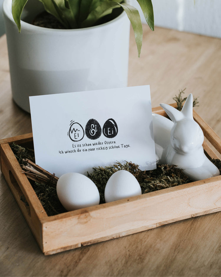 Schwarz-weiße Osterpostkarte Ei Ei Ei aus hochwertigem Karton