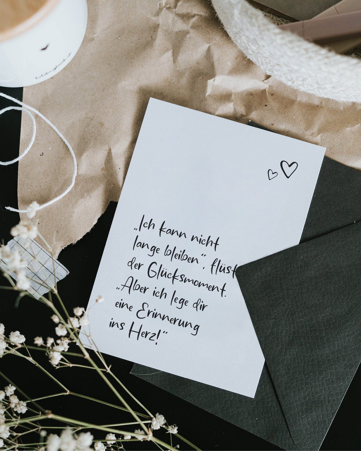 Fein gestaltete Postkarte mit herzlichem Spruch – eine liebevolle Trostkarte für Herzensmenschen in besonderen Momenten.