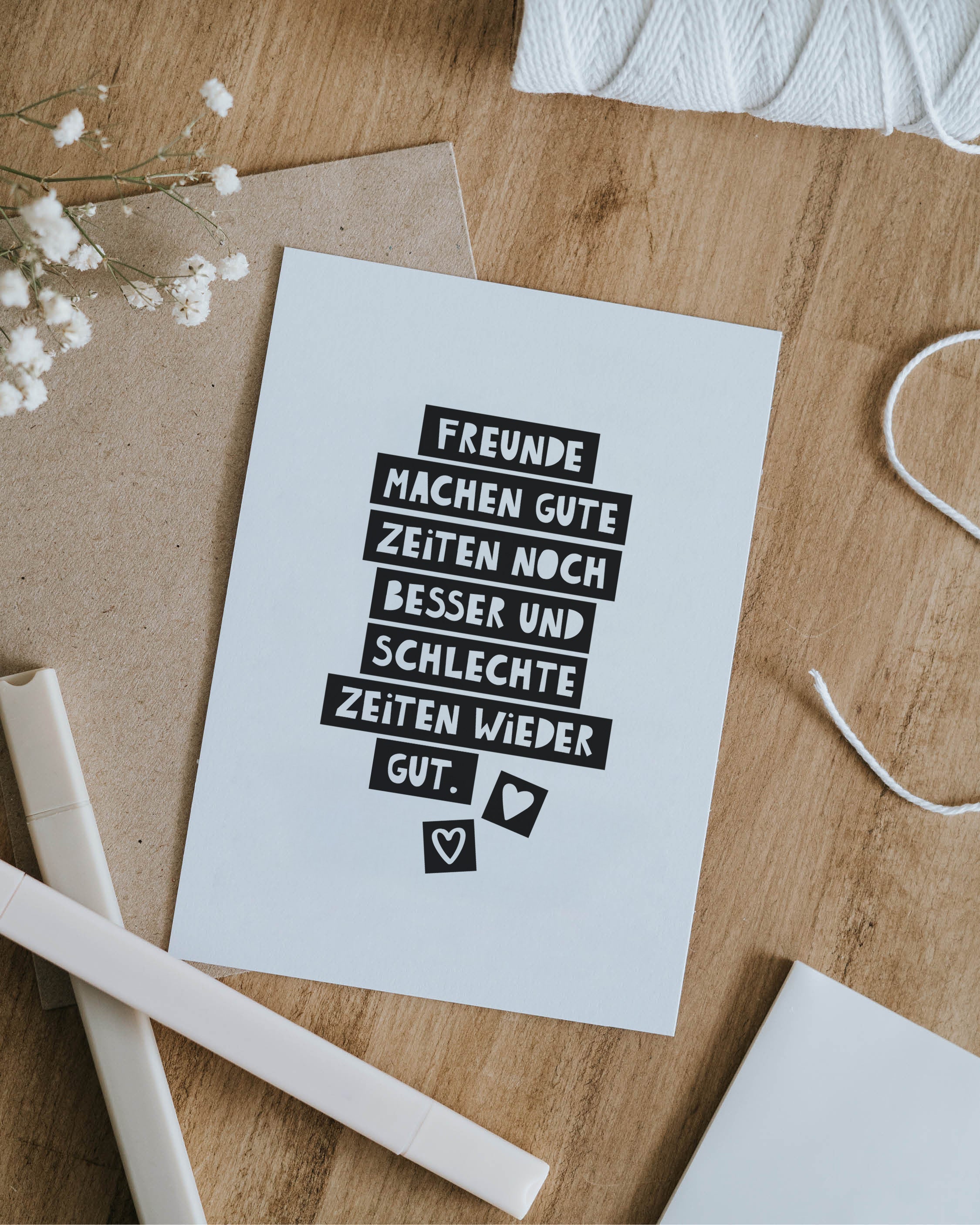 Zeitlose Freundschaftskarte mit klarer Typografie – kleine Geste voller Wärme und Vertrauen.