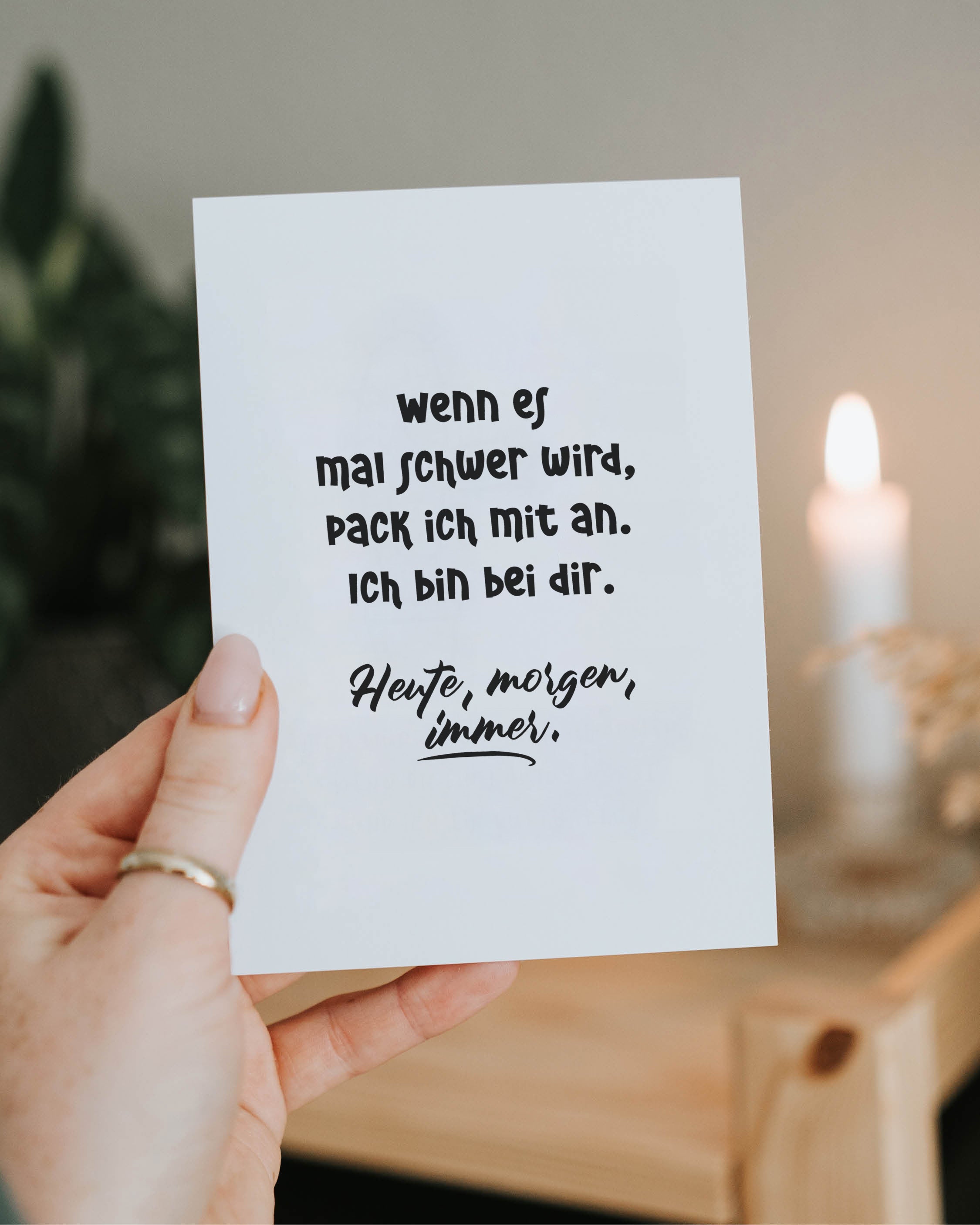 Schlichtes, modernes Kartendesign mit warmen Worten – kleine Erinnerung daran, dass jemand nicht allein ist.