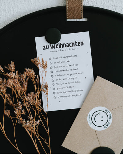 Weihnachts-Postkarte mit Mitmach-Charakter – Wünsche zum Ankreuzen, Schmunzeln und Weiterverschenken.