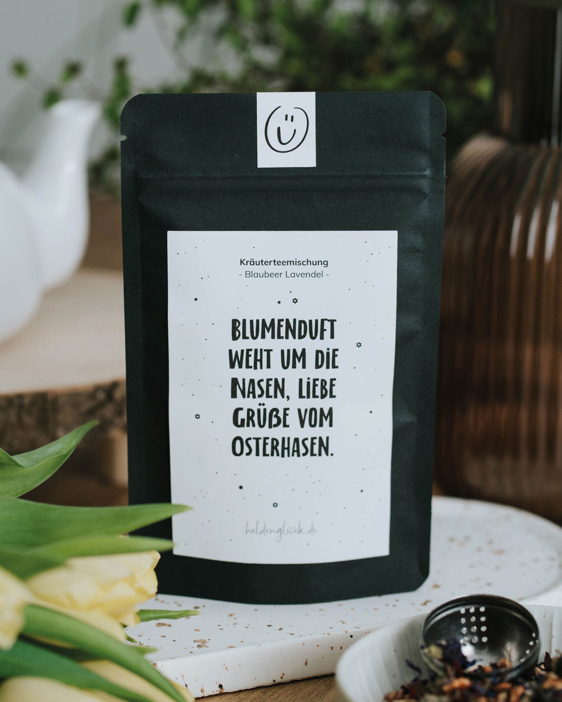 Tee mit Spruch oder Motiv Blumenduft in schwarz weiss