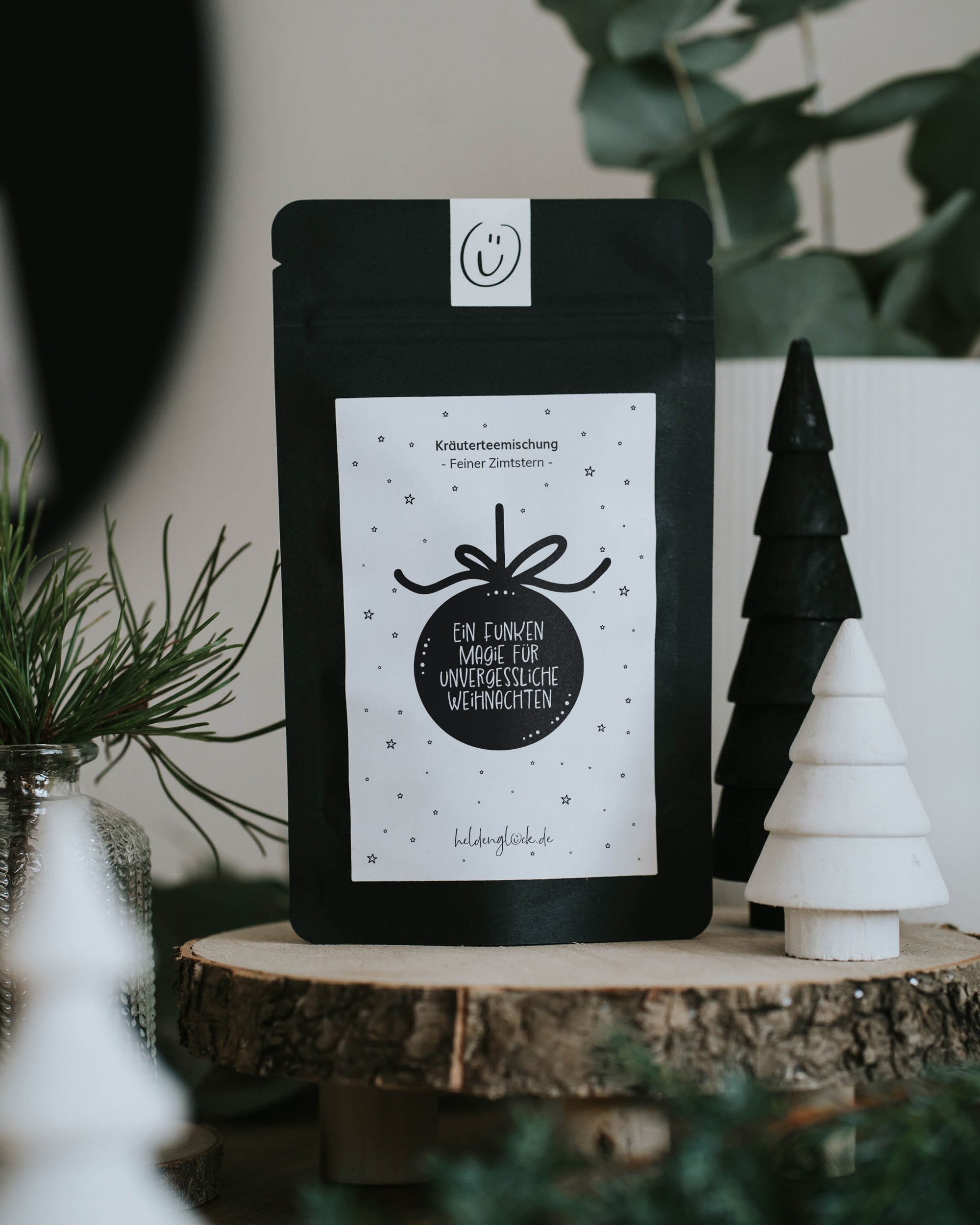 Veganer Kräutertee mit festlicher Verpackung – plastikfrei & liebevoll gestaltet