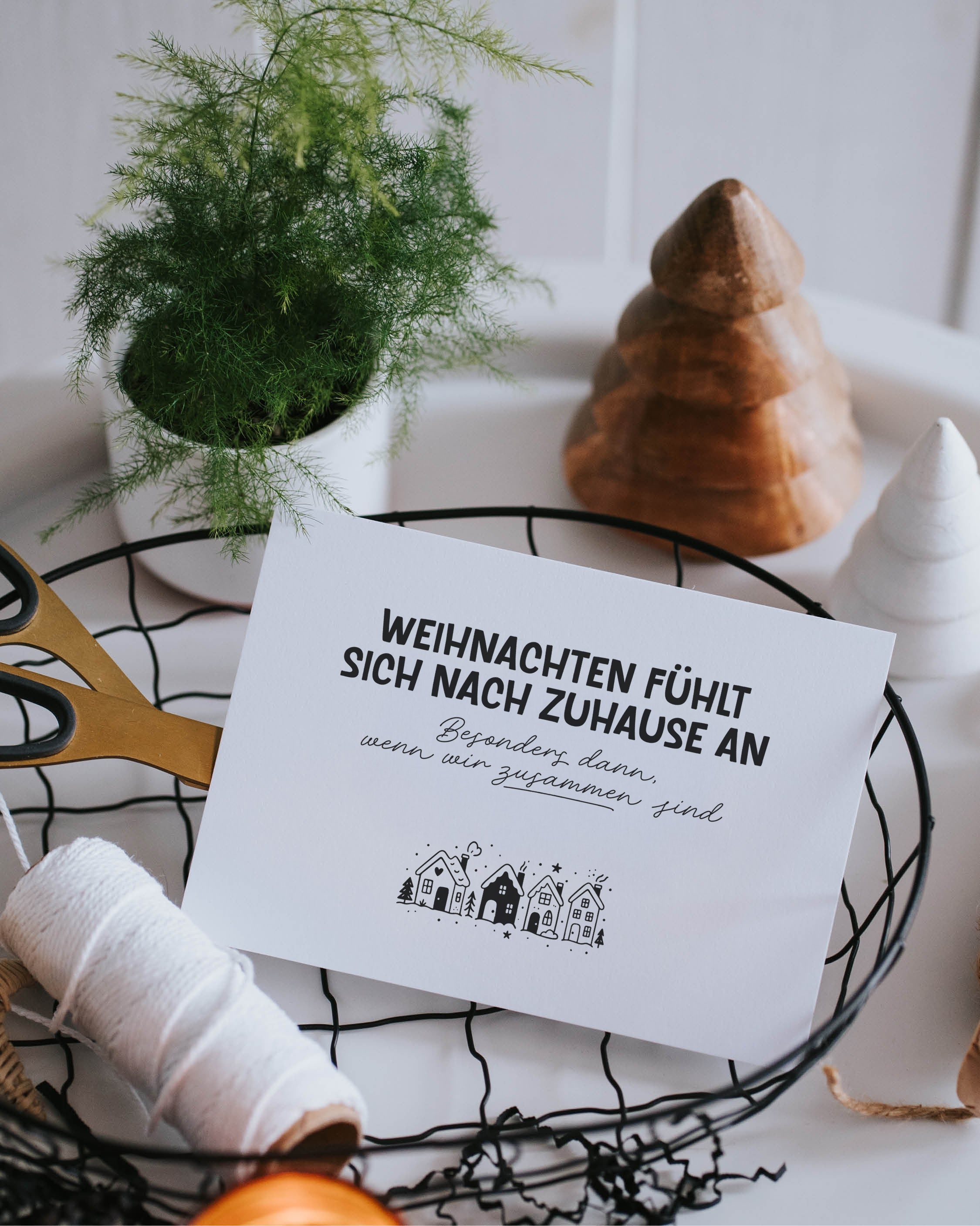Schlichte Weihnachts-Postkarte mit warmem Spruch – perfekt für Menschen, die Weihnachten im Herzen tragen.