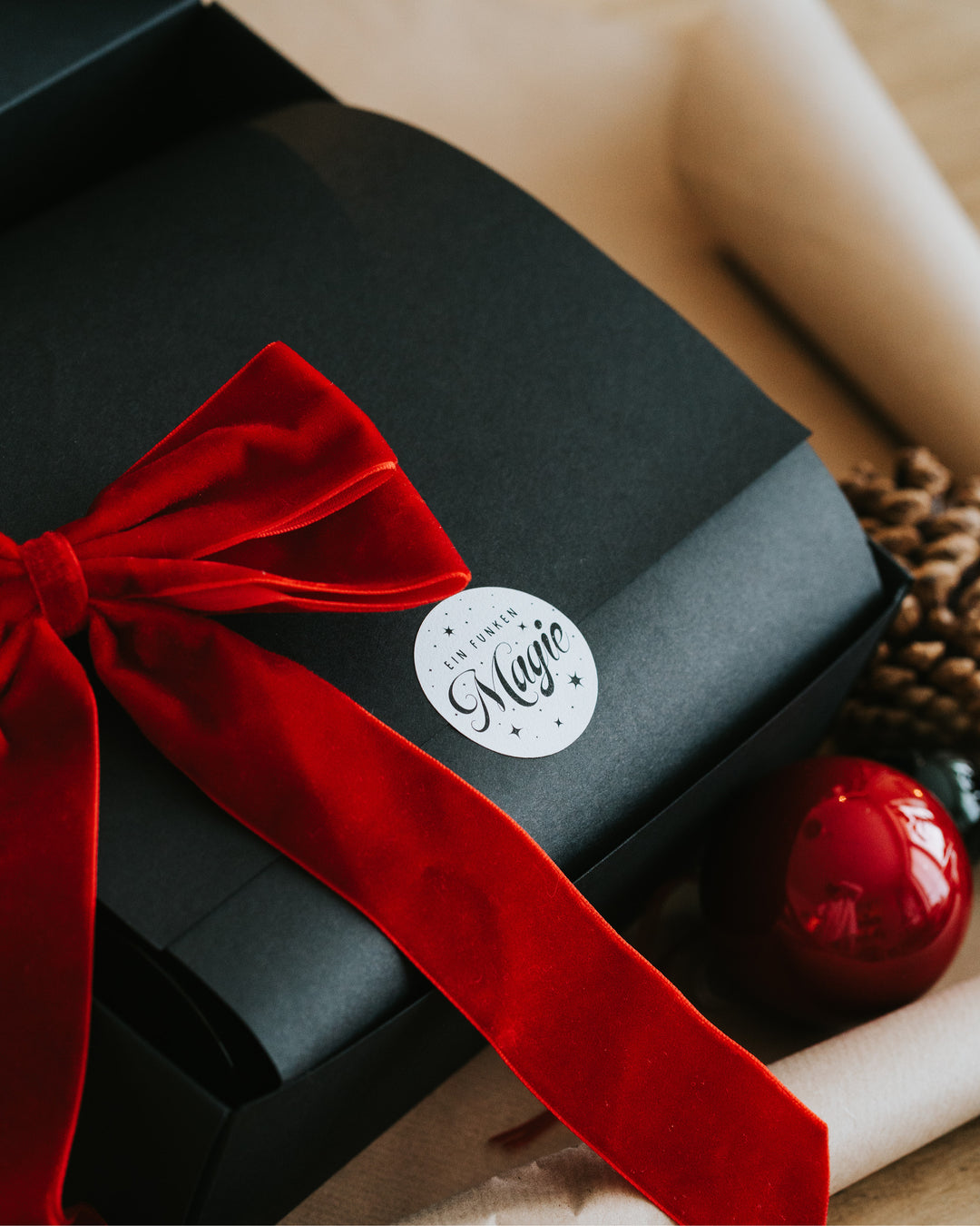 Geschenkbox mit winterlichem Tee, Kerze & Notizblock – perfekt als Weihnachtsgeschenk für Herzensmenschen