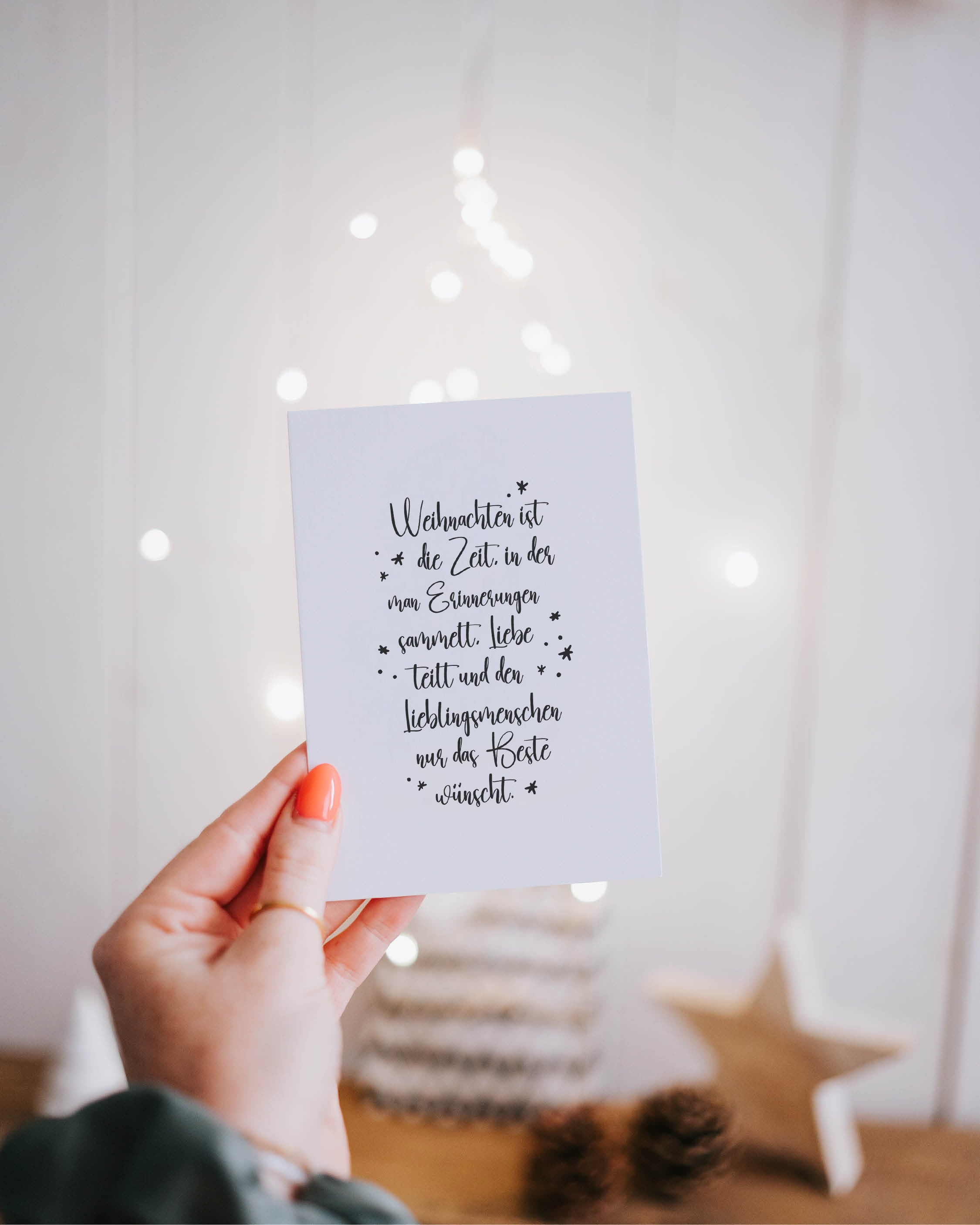 Elegante Weihnachtskarte im klaren Design – ideal für Freund:innen, Familie oder Kolleg:innen.
