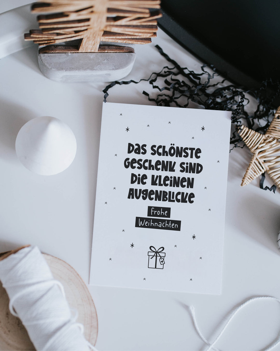 Edle Postkarte mit ruhigem Weihnachtsspruch – perfekte Aufmerksamkeit für Freund:innen oder Kolleg:innen.