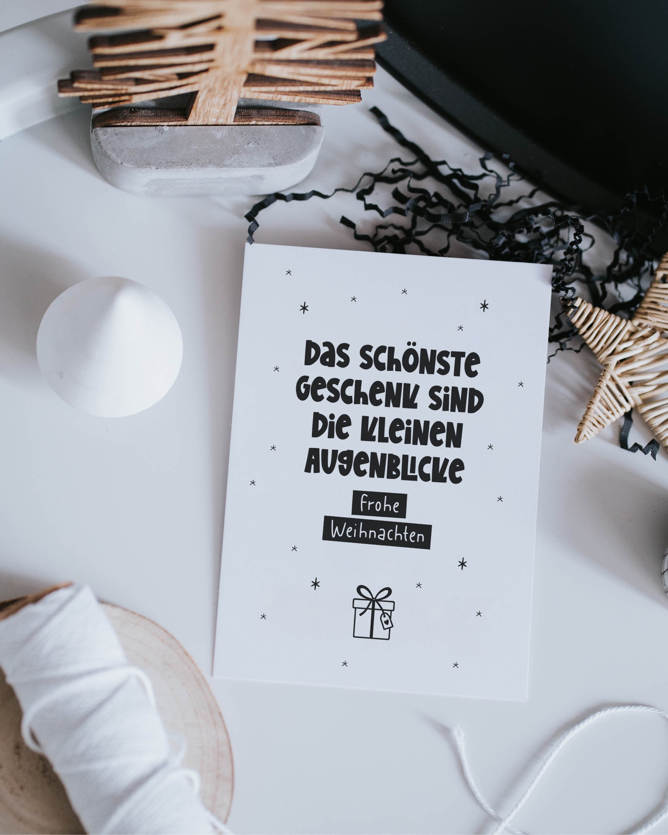 Edle Postkarte mit ruhigem Weihnachtsspruch – perfekte Aufmerksamkeit für Freund:innen oder Kolleg:innen.