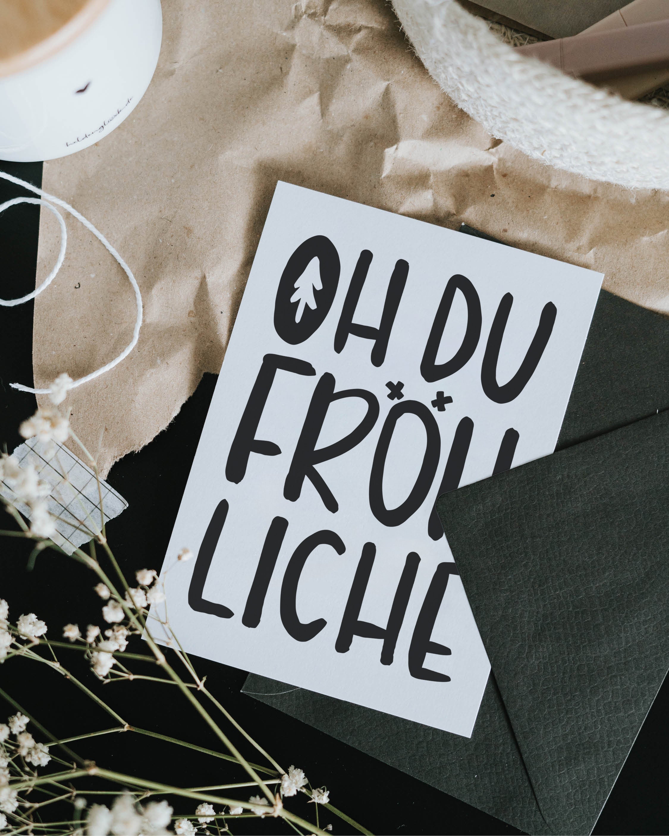 Postkarte mit traditionellem Weihnachtsspruch im modernen Stil – eine elegante Geste zur Weihnachtszeit.