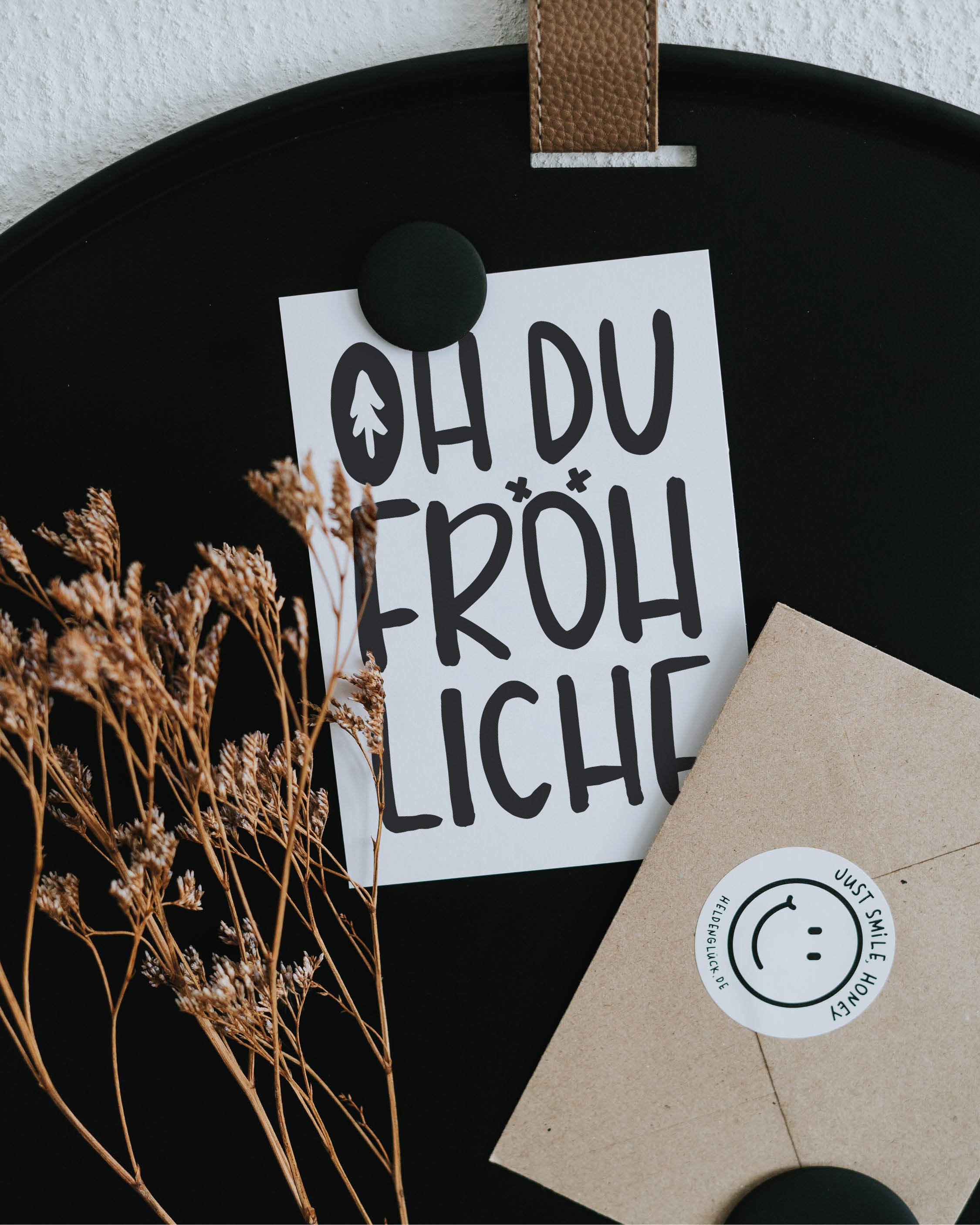Stilvolle Karte mit schlichtem Weihnachtsgruß – perfekt für Menschen, die klare Ästhetik lieben.