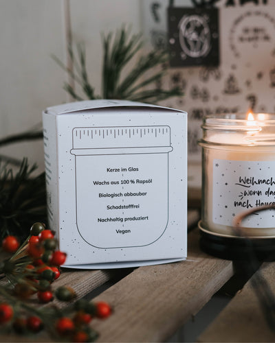 Zeitlose Kerze mit emotionalem Design – ein stilles Statement in der Weihnachtszeit.