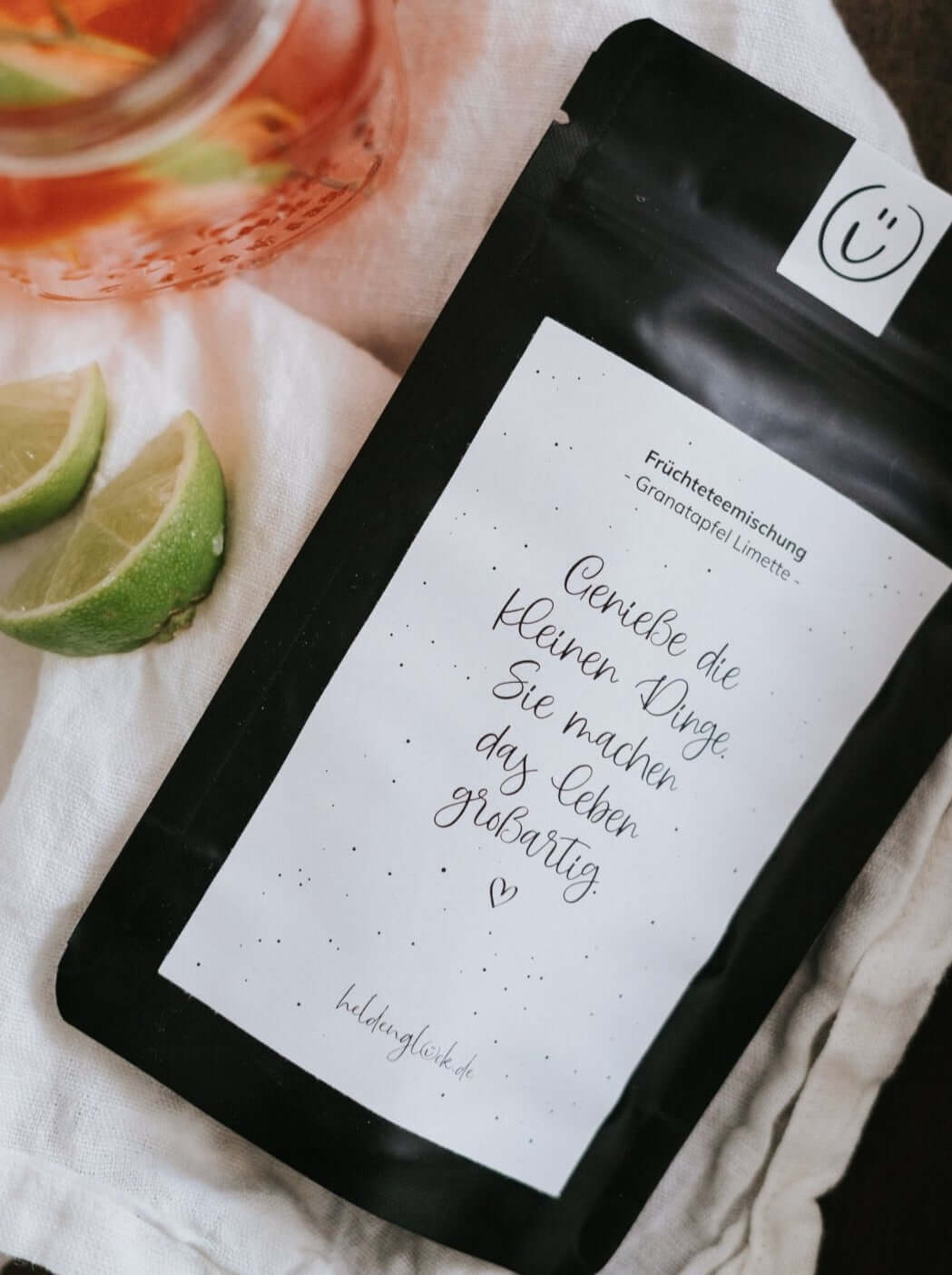 Tee mit Spruch oder Motiv Kleine Dinge in schwarz weiss