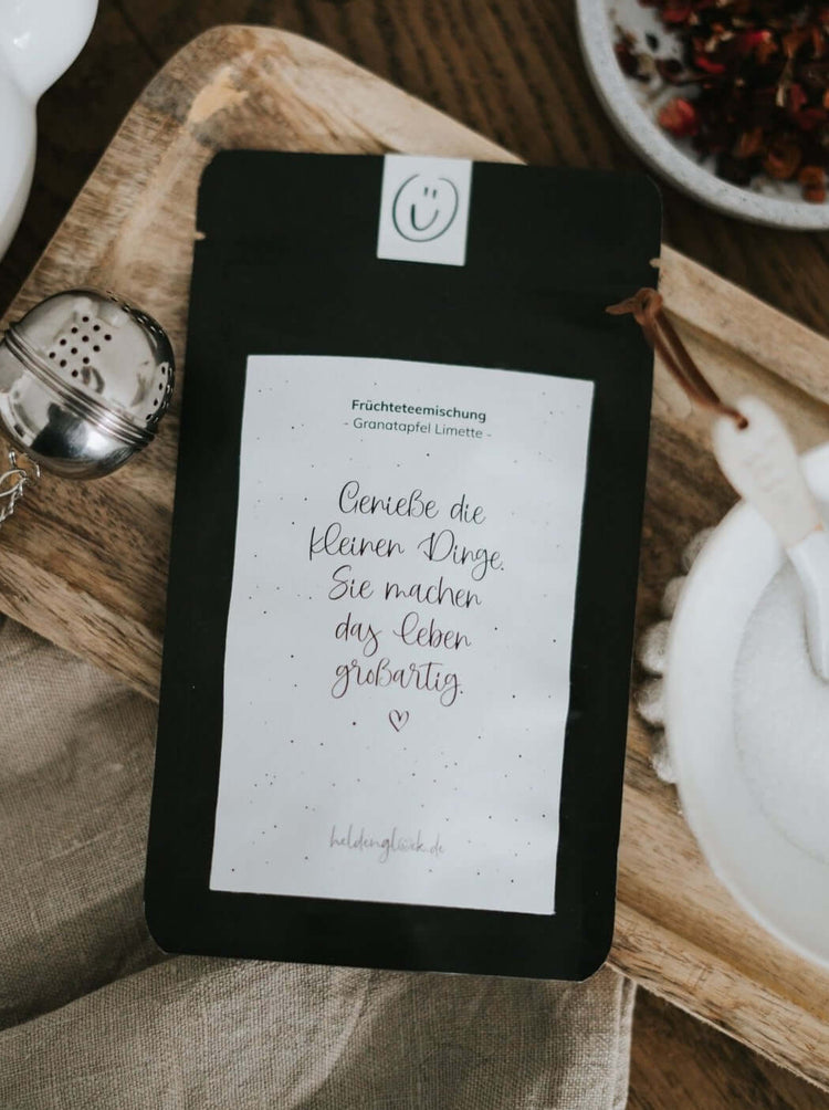 Tee mit Spruch oder Motiv Kleine Dinge in schwarz weiss