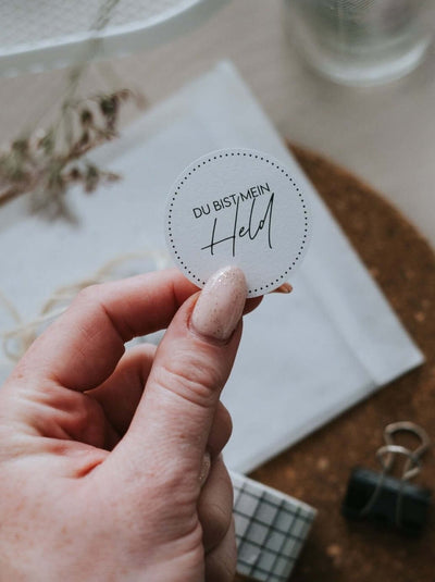 Geschenke für echte Helden – „Mein Held“-Sticker mit Herz & Stil