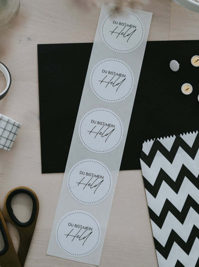Geschenke für echte Helden – „Mein Held“-Sticker mit Herz & Stil