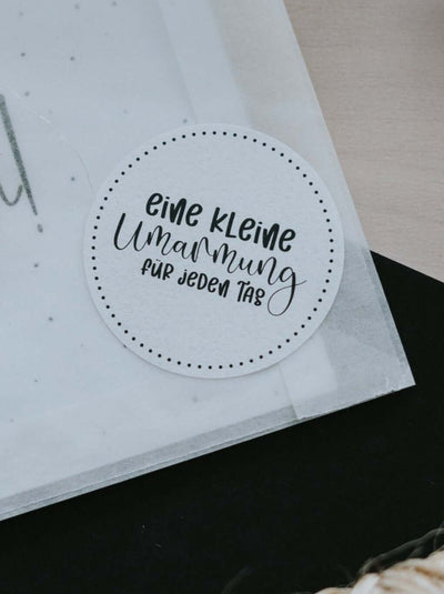 Geschenke mit Herz – „Kleine Umarmung“-Sticker für emotionale Botschaften