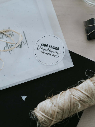 Geschenke mit Herz – „Kleine Umarmung“-Sticker für emotionale Botschaften