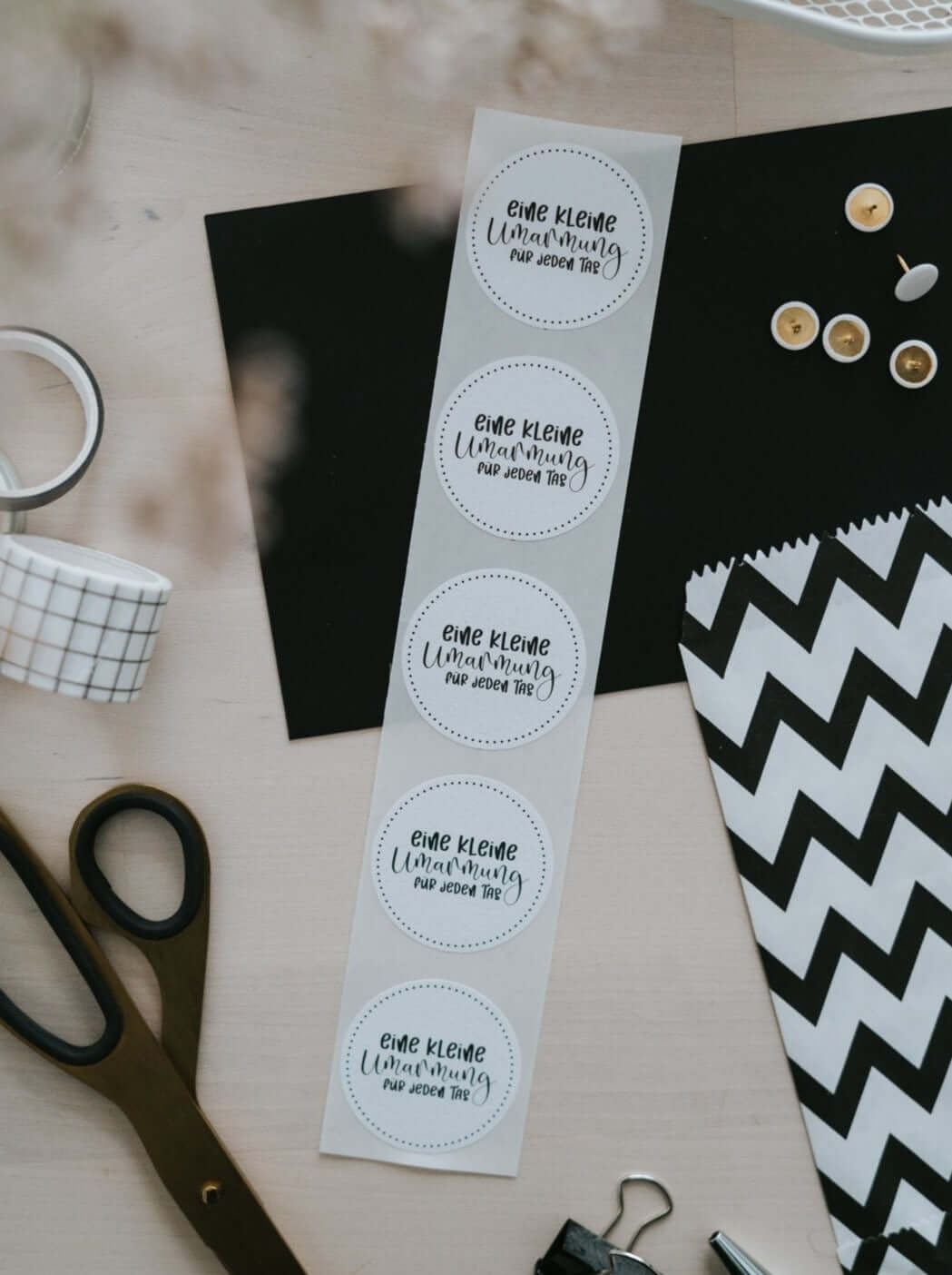 Geschenke mit Herz – „Kleine Umarmung“-Sticker für emotionale Botschaften