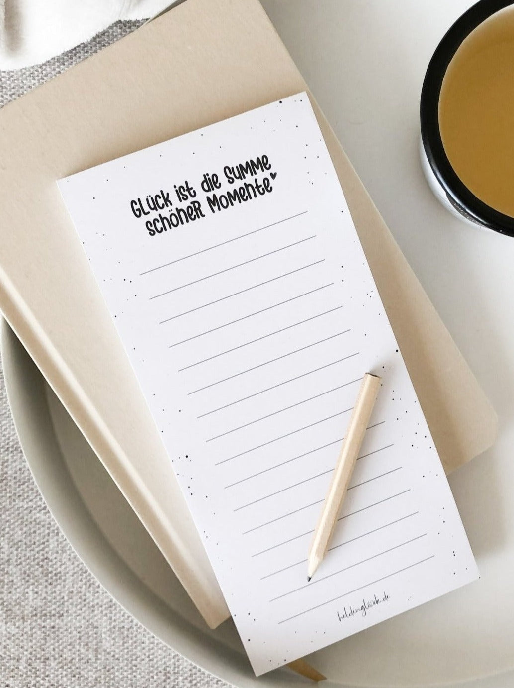 Notizblock „Momente" mit Spruch in Schwarz-Weiß, 21 × 10,5 cm – von Heldenglück