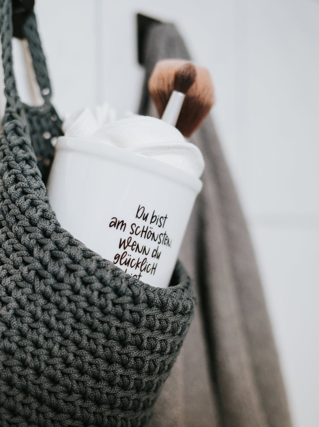 Keramikdose als Vorratsdose mit Spruch oder Motiv Du bist schön in schwarz weiss