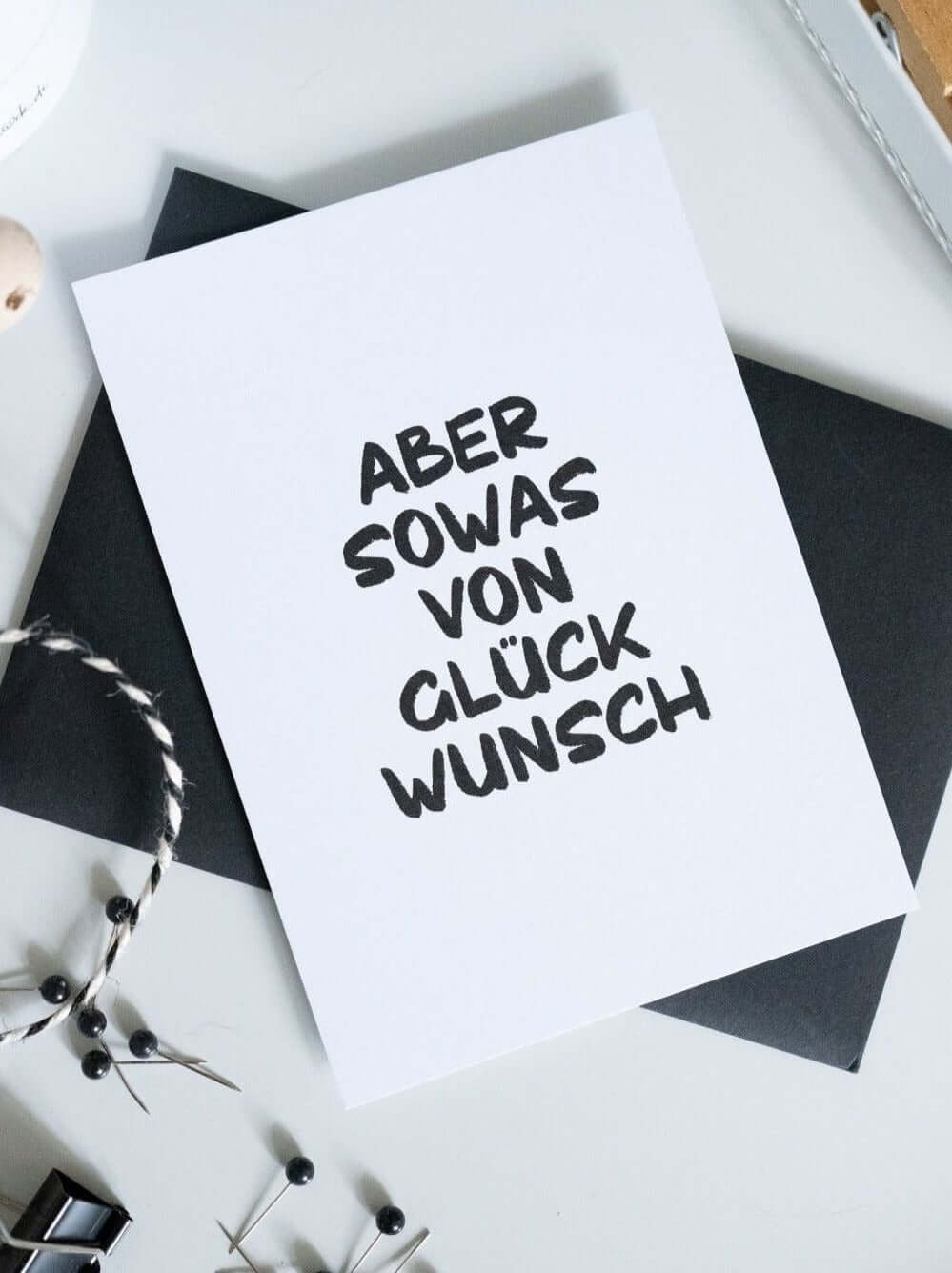 Geschenke zum Gratulieren – Postkarte „Aber sowas von Glückwunsch“