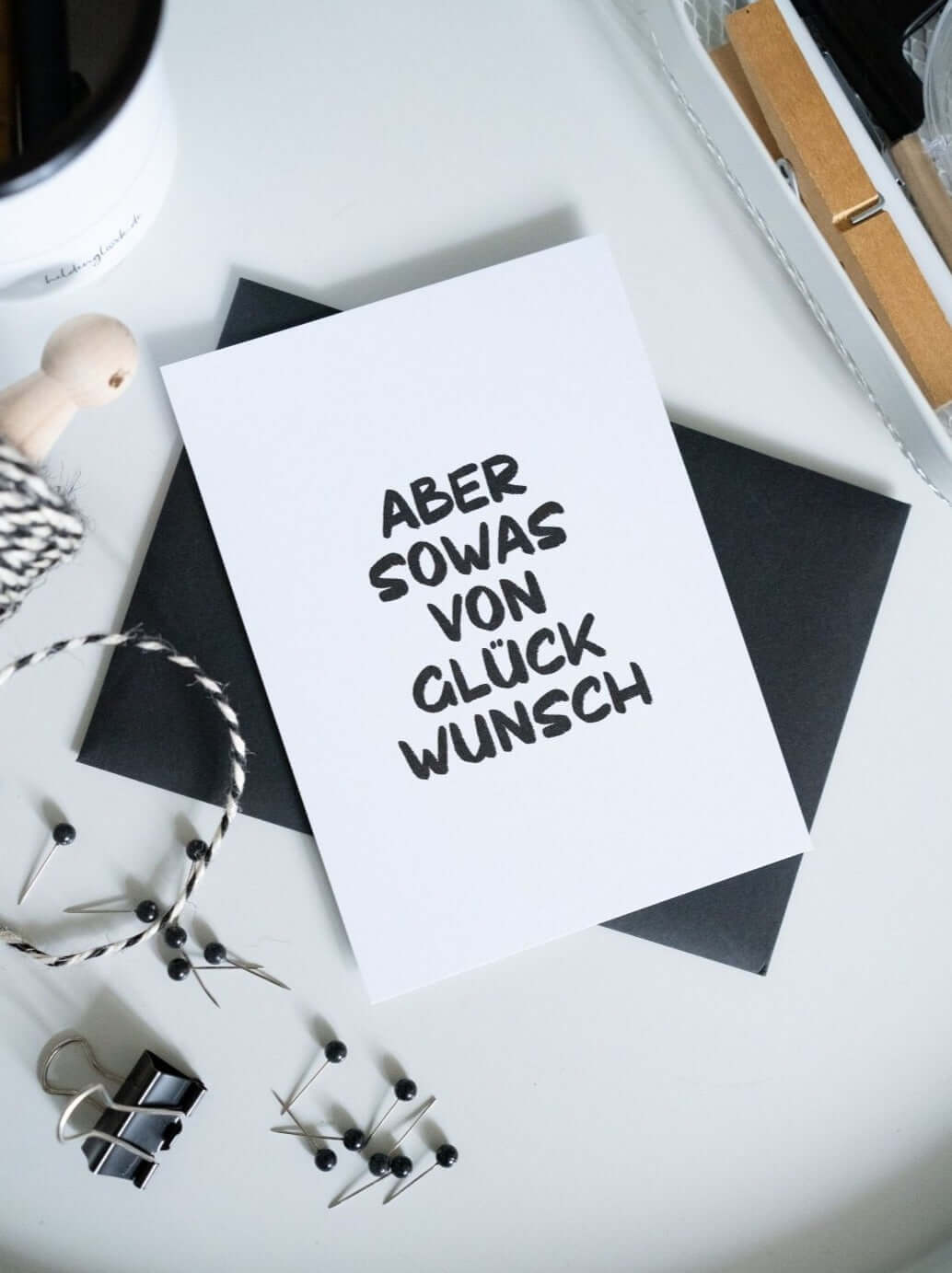 Geschenke zum Gratulieren – Postkarte „Aber sowas von Glückwunsch“